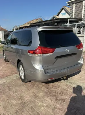 Toyota Sienna LE 8 Passenger 2012 Silver