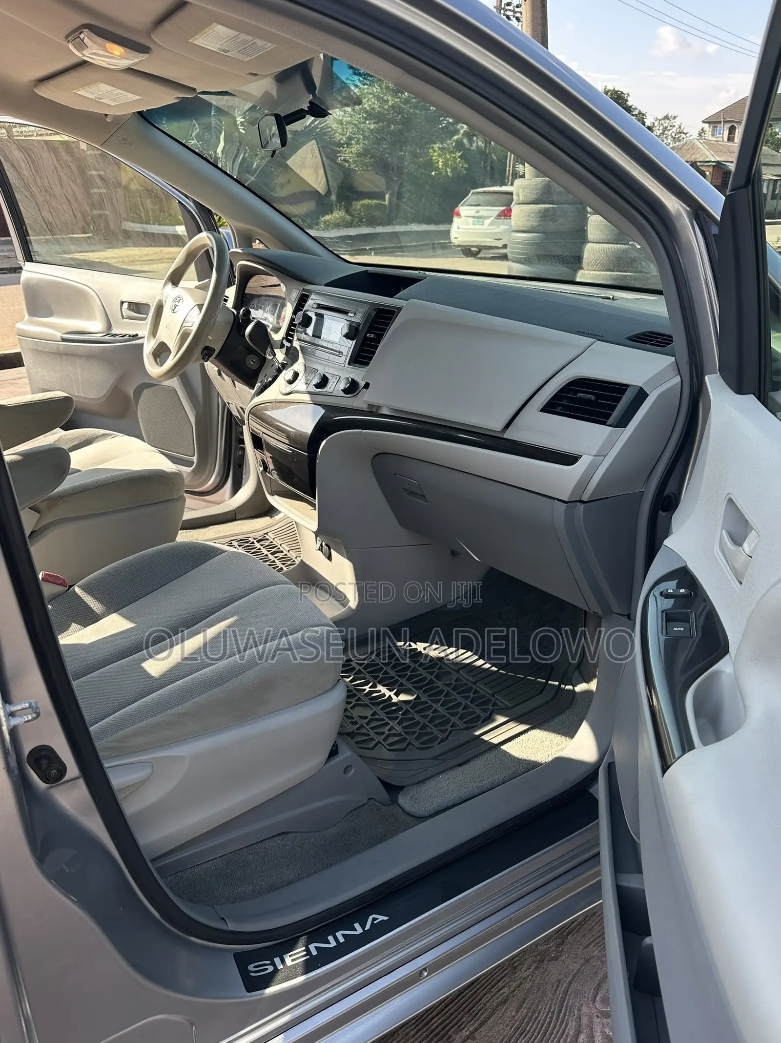 Toyota Sienna LE 8 Passenger 2012 Silver