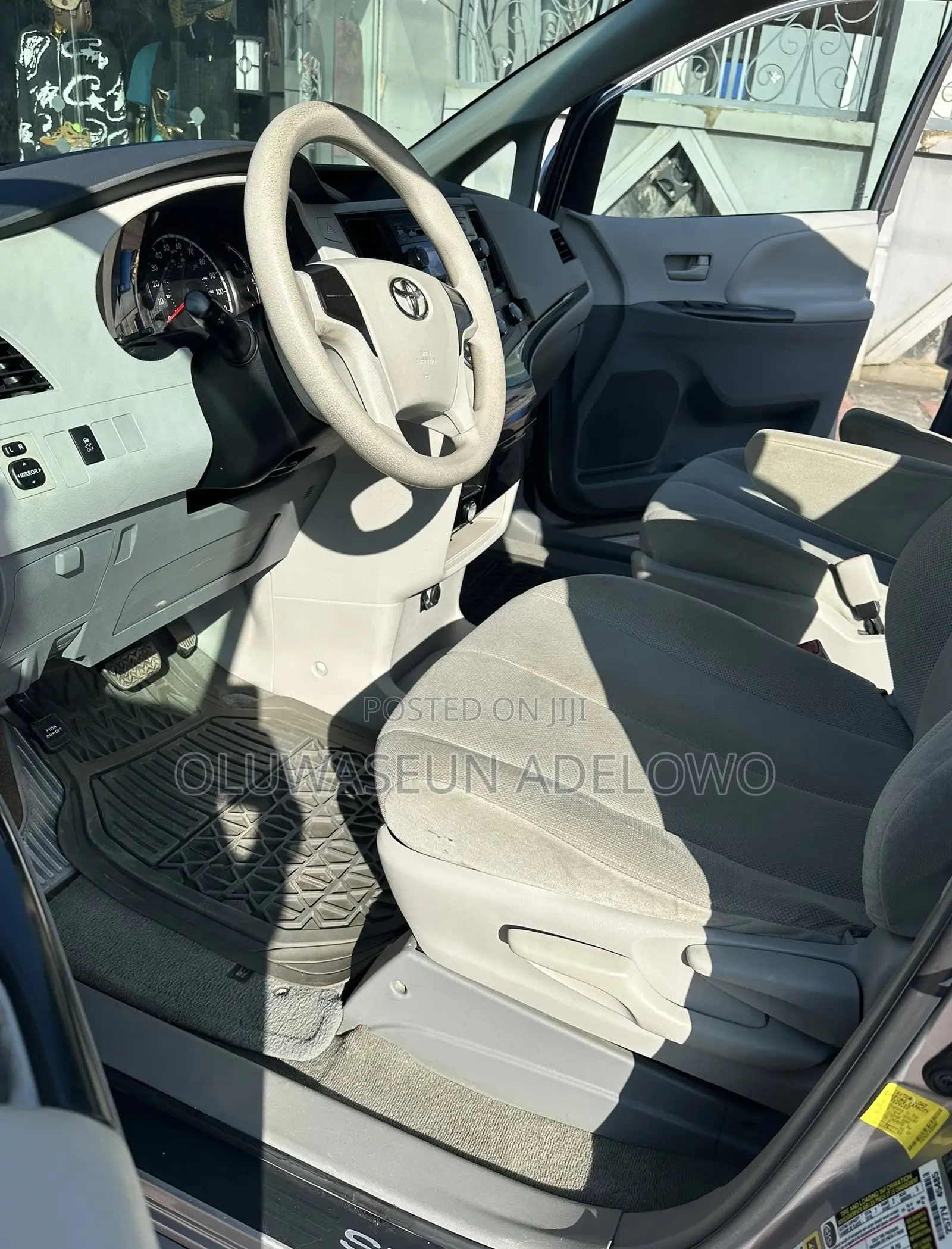 Toyota Sienna LE 8 Passenger 2012 Silver
