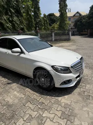 Mercedes-Benz C300 Luxury 4dr AWD 4Matic Sedan (2.0L 4cyl 7A) 2015