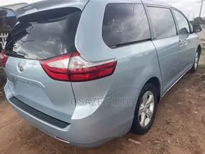 Toyota Sienna 2016 Blue