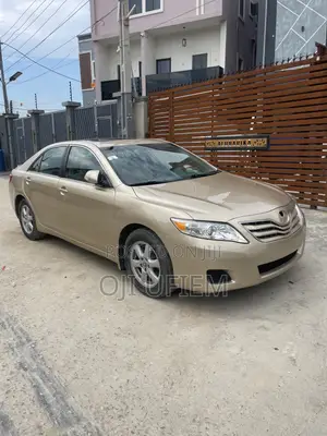 Toyota Camry 2010 Gold