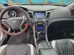 Hyundai Sonata SE Sedan FWD (2.4L 4cyl 6A) 2011 Silver