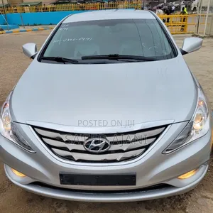 Hyundai Sonata SE Sedan FWD (2.4L 4cyl 6A) 2011 Silver