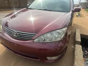 Toyota Camry XLE 4dr Sedan (2.4L 4cyl 5A) 2005 Red