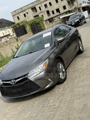 Toyota Camry SE 4dr Sedan (2.5L 4cyl 6A) 2015 Gray