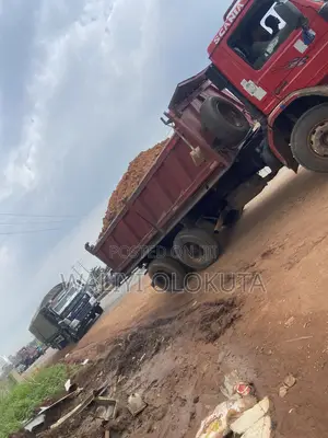 Full 20 Tons of Laterite Sand
