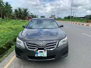 Toyota Camry LE 4dr Sedan (2.5L 4cyl 6AM) 2010 Gray