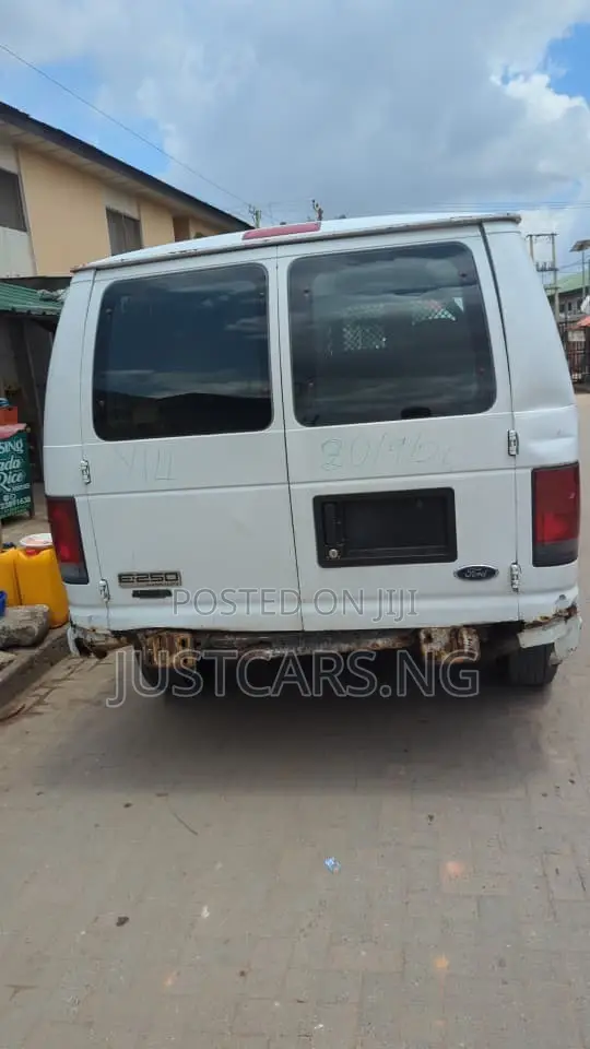 Ford E250 2008 White