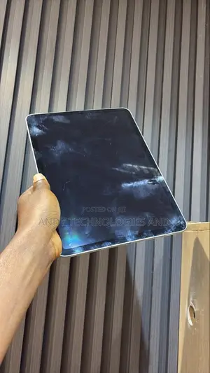 Apple iPad Pro (2022) 256 GB Silver