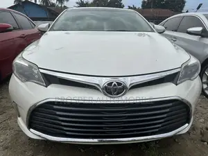 Toyota Avalon Limited Sedan FWD (3.5L 6cyl 6A) 2012 White