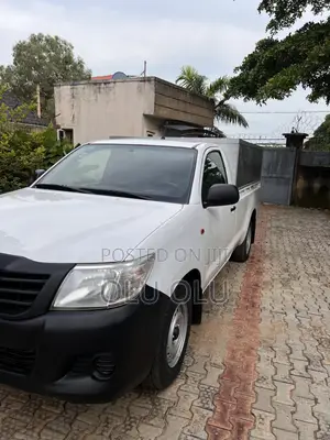 Toyota Hilux SR 2015 White