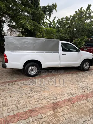 Toyota Hilux SR 2015 White