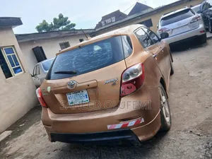 Toyota Matrix XR Hatchback FWD (1.8L 4cyl 4A) 2008 Gold