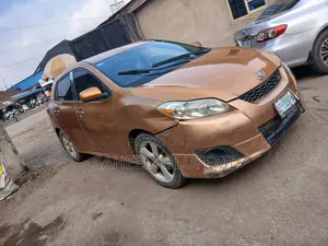 Toyota Matrix XR Hatchback FWD (1.8L 4cyl 4A) 2008 Gold