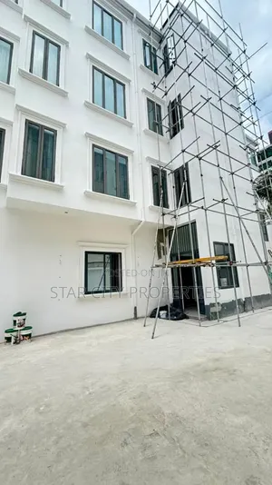 Furnished 3bdrm Apartment in Banana Island for sale