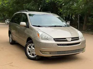 Toyota Sienna XLE AWD 2006 Gold