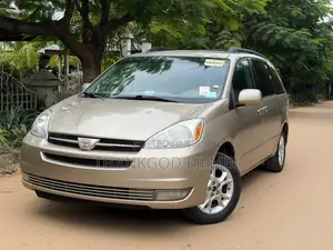 Toyota Sienna XLE AWD 2006 Gold