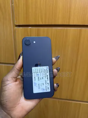 Apple iPhone 16e 128 GB Black