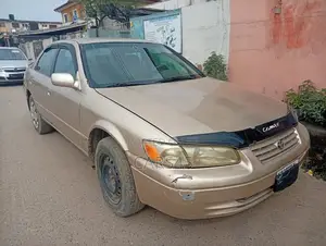 Toyota Camry 1998 Gold