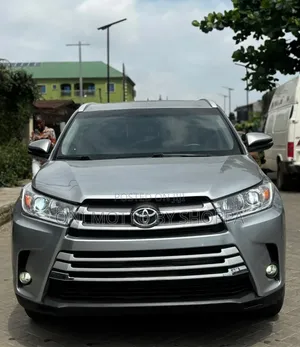 Toyota Highlander XLE 4dr SUV (3.5L 6cyl 6A) 2015 Silver