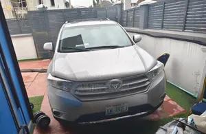 Toyota Highlander Limited 3.5l 4WD 2013 Silver