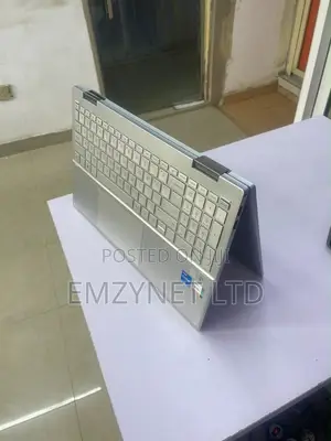 Laptop HP Pavilion 15-eh0050wm 8GB Intel Core i5 SSD 512GB