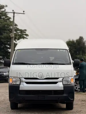 Toyota HiAce 2019 White