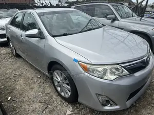 Toyota Camry XLE 4dr Sedan (2.5L 4cyl 6A) 2012 Silver