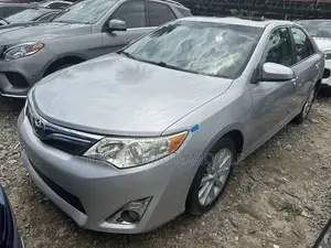 Toyota Camry XLE 4dr Sedan (2.5L 4cyl 6A) 2012 Silver