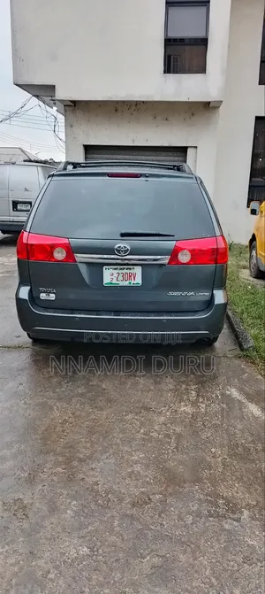 Toyota Sienna XLE Limited FWD 2009 Gray