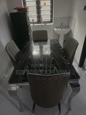Used 4 Seater Dinning Table