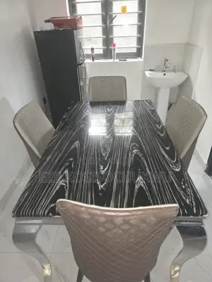 Used 4 Seater Dinning Table