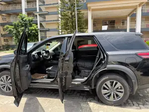 Nissan Pathfinder SV 2023 Black