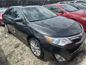 Toyota Camry XLE 4dr Sedan (2.5L 4cyl 6A) 2012 Gray