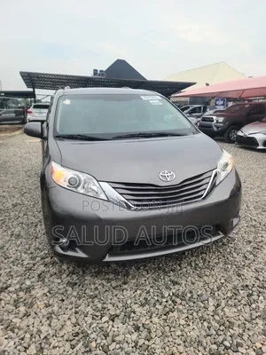 Toyota Sienna LE 8 Passenger (3.5L 6cyl 8A) 2017 Gray