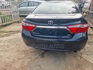 Toyota Camry SE 4dr Sedan (2.5L 4cyl 6A) 2015 Green