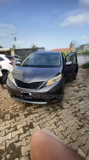 Toyota Sienna 2012 Gray