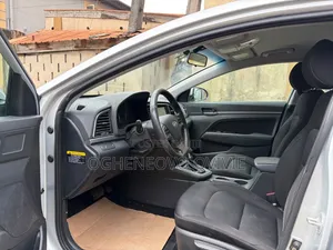 Hyundai Elantra ECO Sedan FWD (1.4L 4cyl 7A) 2017 Silver