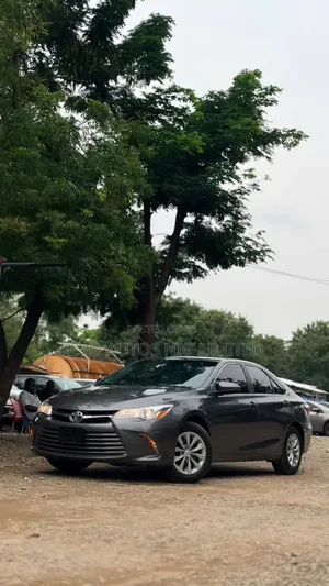 Toyota Camry LE 4dr Sedan (2.5L 4cyl 6A) 2017 Gray