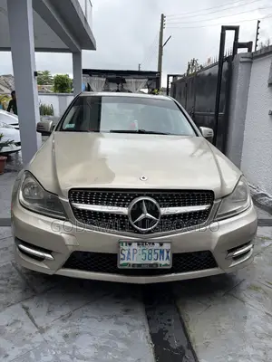 Mercedes-Benz C300 Sport 4Matic Sedan AWD (3.0L 6cyl 7A) 2012 Gold
