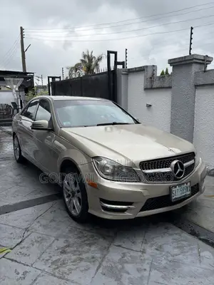 Mercedes-Benz C300 Sport 4Matic Sedan AWD (3.0L 6cyl 7A) 2012 Gold