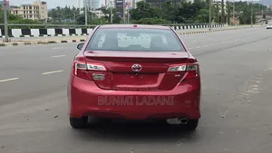 Toyota Camry SE 4dr Sedan (2.5L 4cyl 6A) 2013 Red