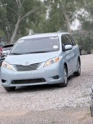 Toyota Sienna LE 8-Passenger 4dr Minivan (3.5L 6cyl 6A) 2015 Blue