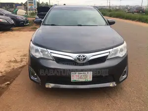 Toyota Camry XLE V6 4dr Sedan (3.5L 6cyl 6A) 2013 Gray