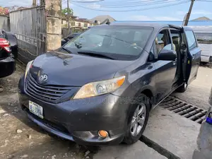 Toyota Sienna L 7-Passenger 4dr Minivan (3.5L 6cyl 6A) 2014 Gray