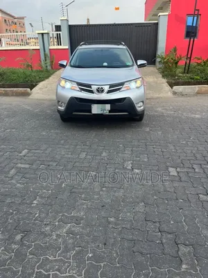 Toyota RAV4 Limited 4dr SUV (2.5L 4cyl 6A) 2015 Silver