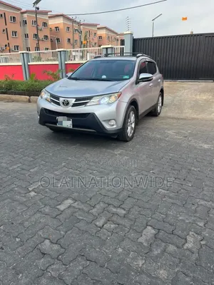Toyota RAV4 Limited 4dr SUV (2.5L 4cyl 6A) 2015 Silver