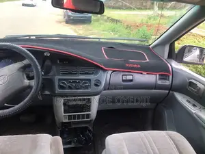 Toyota Sienna 2000 Silver