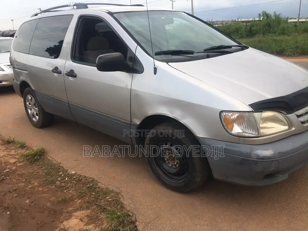 Toyota Sienna 2000 Silver